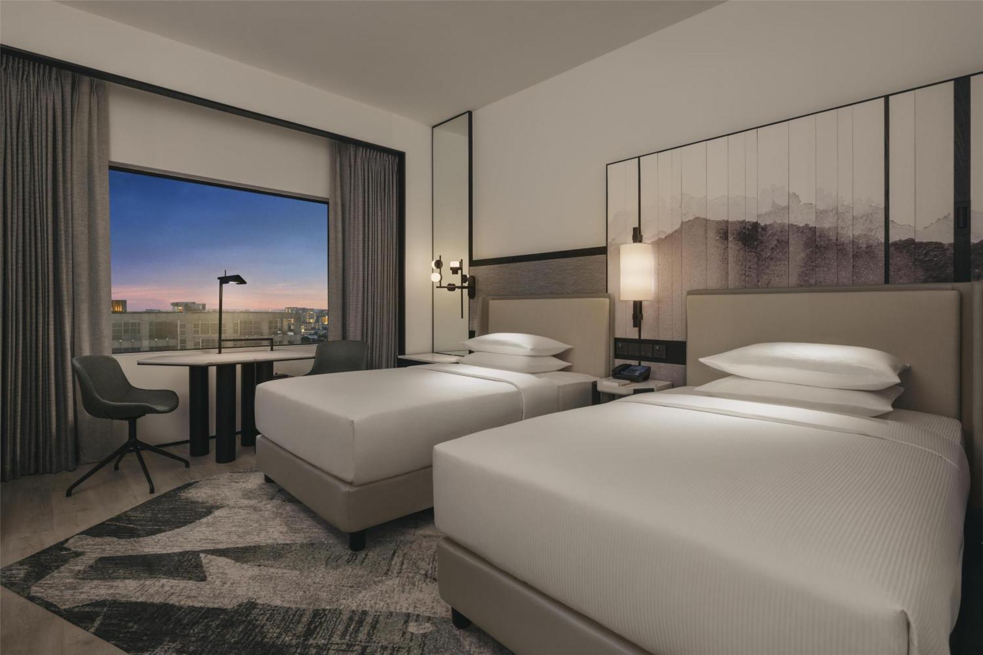 Hilton Orchard Khách sạn 5*
